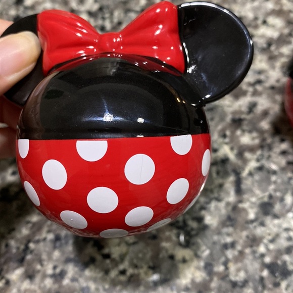 Disney Minnie and Mickey Mouse Salt and Pepper Shakers Ceramic Set Red Black - Picture 8 of 13